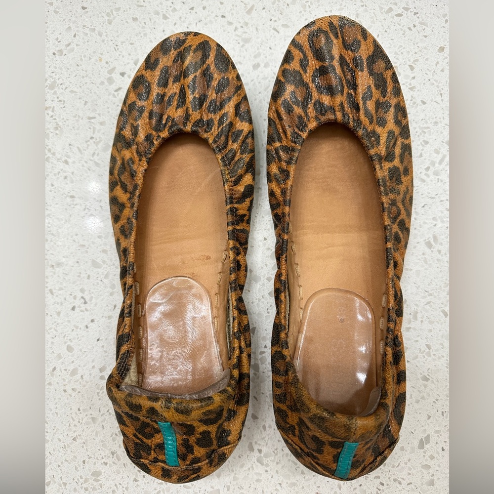 Leopard tieks size 10